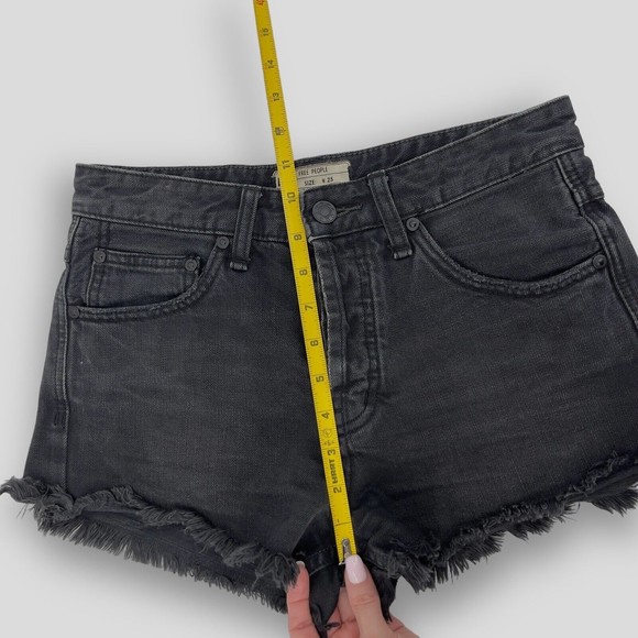 Free People Womens Black Denim Jean Cutoff Shorts Distressed Size 25 Button Fly - Picture 12 of 13
